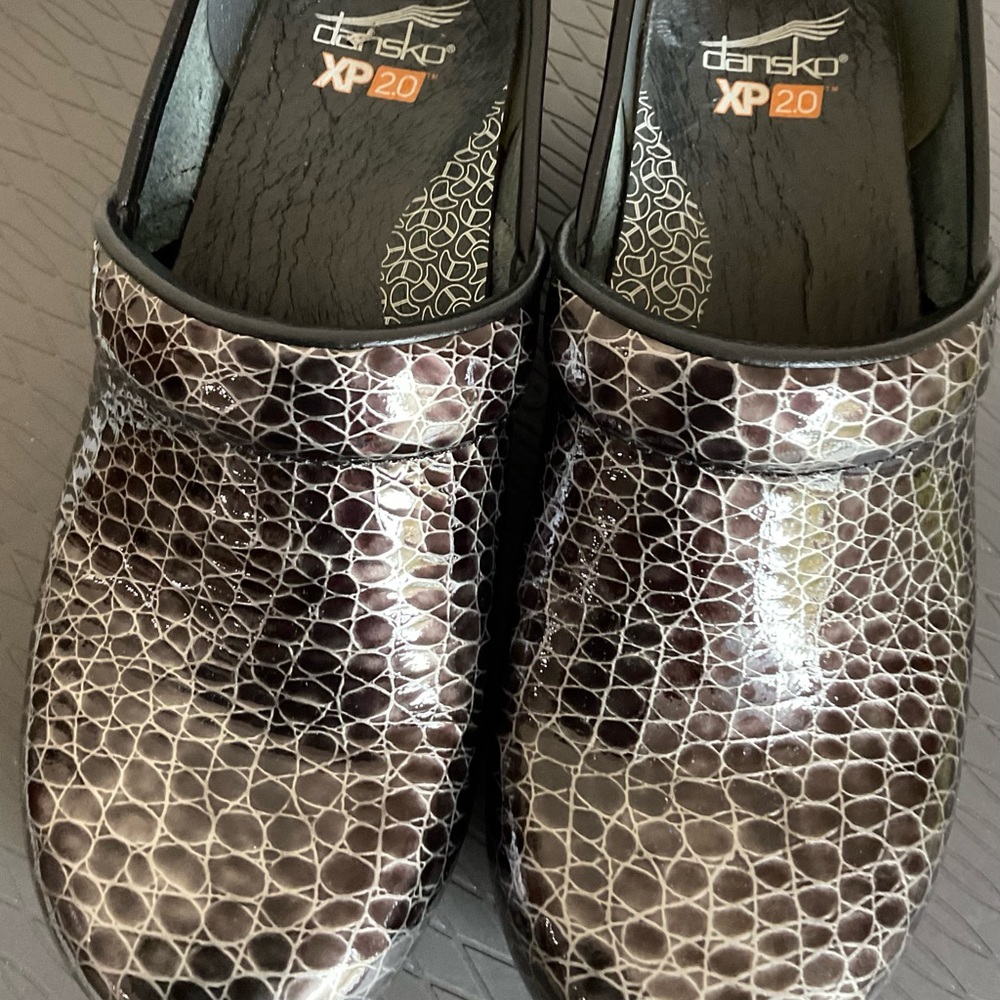 Dansko XP 2.0 Womens Clog Shoes EU 39 Black And Silver Leather